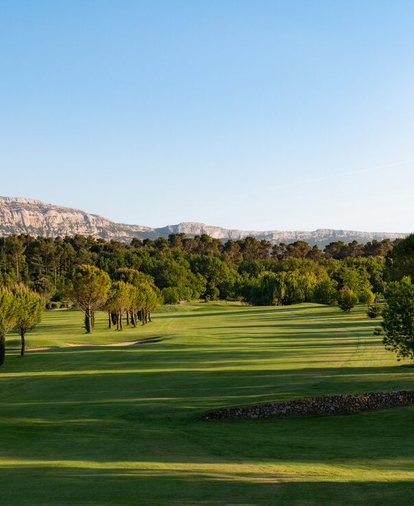 Découvrez le Golf Sainte baume - parcours de golf 18 trous entre Var et Provence  - histoire du golf 