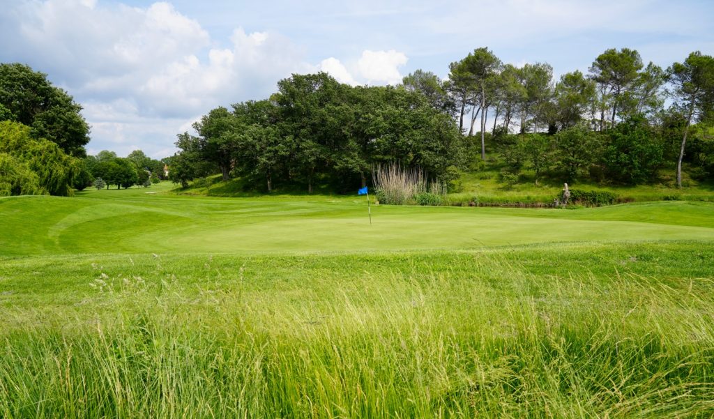 Les actions menées face aux enjeux écologiques au Golf Sainte Baume à Nans Les Pins - gestion de l'eau hauts rouhs