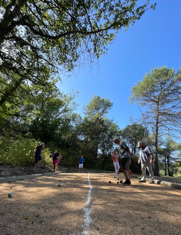 Pétanque au Golf Sainte Baume, convivialité et détente