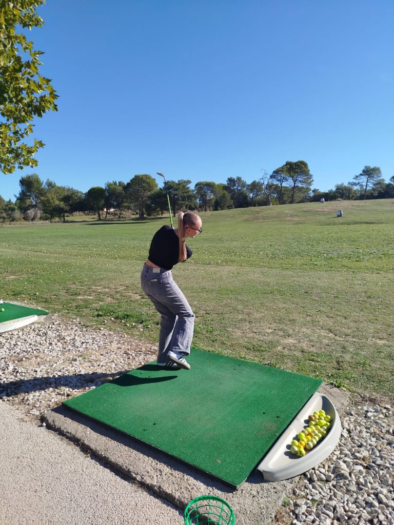 Au Golf Sainte Baume, une journée de transmission et de découverte pour les lycéens des métiers de l’accueil