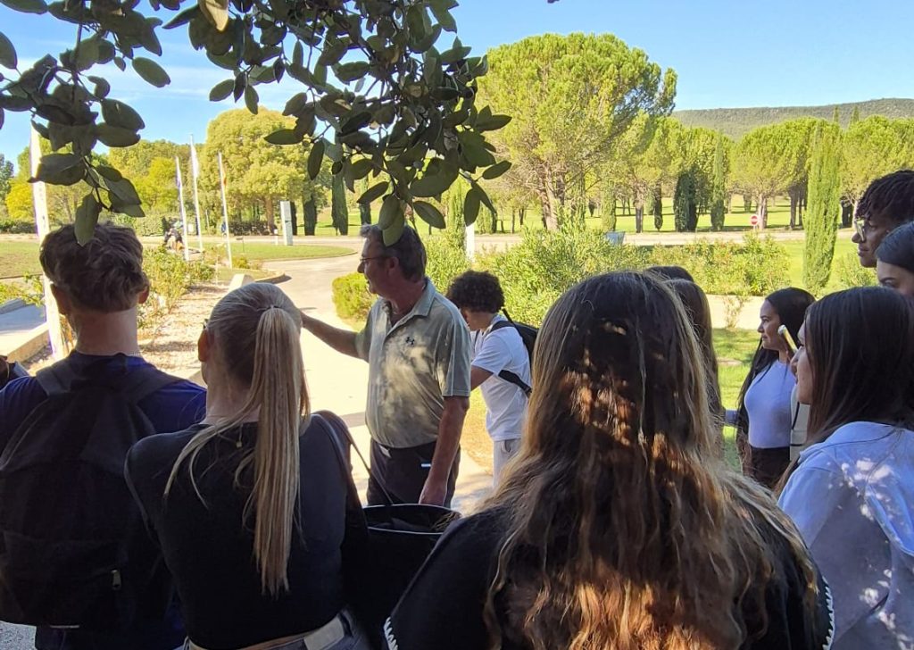 Au Golf Sainte Baume, une journée de transmission et de découverte pour les lycéens des métiers de l’accueil