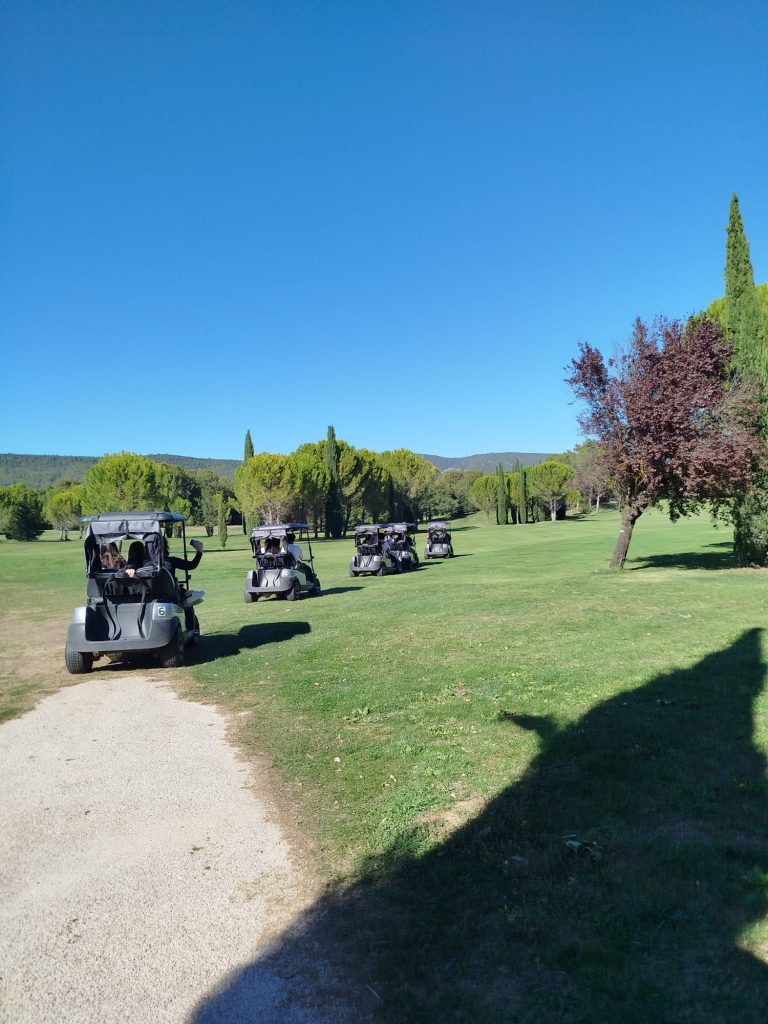 Au Golf Sainte Baume, une journée de transmission et de découverte pour les lycéens des métiers de l’accueil